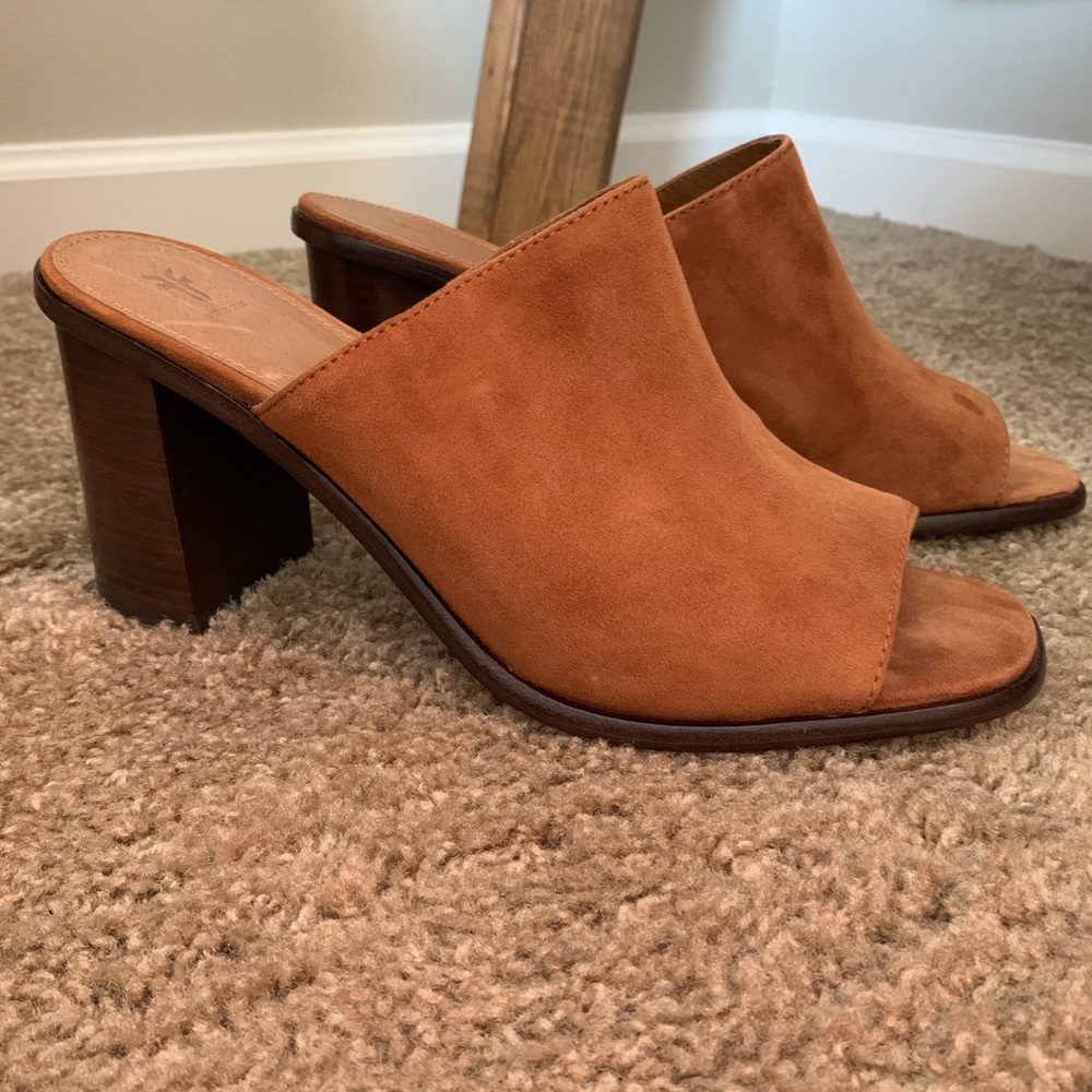 Frye suede Blake mule sandals. NWOT!